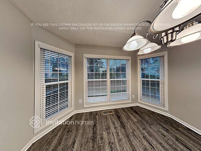 Building Photo - 844 Whitehaven Ln