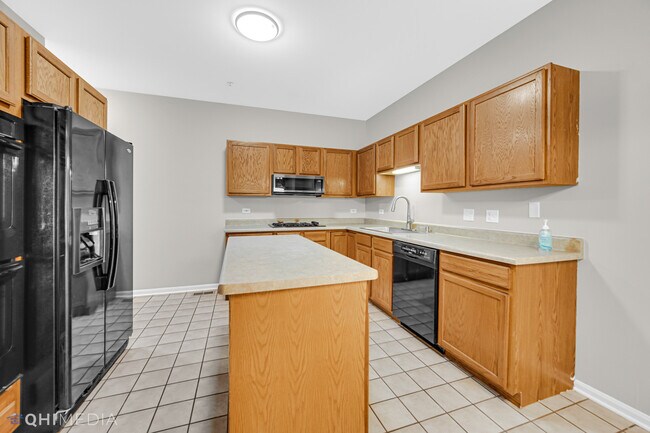 Building Photo - 2047 Ivy Ridge Dr