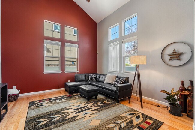 Building Photo - Furnished & Fully Equipped Low Maintenance Town Home (Somersett - Utilities Included)