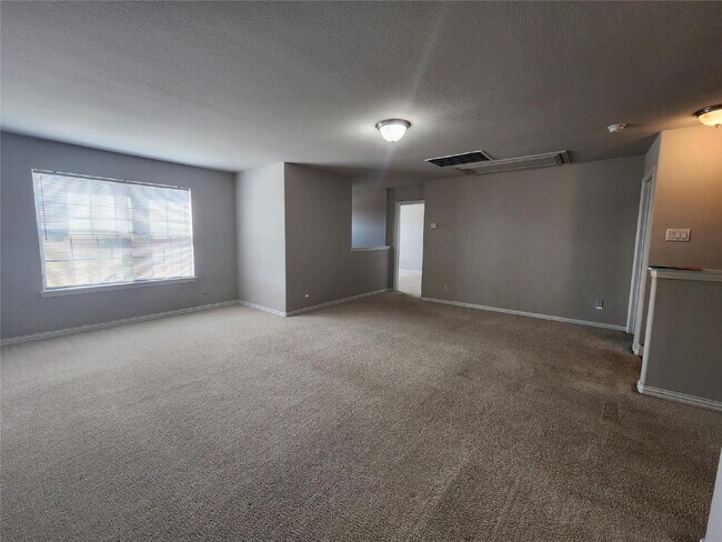 Building Photo - Spacious Home in Eagle Mountain-Saginaw