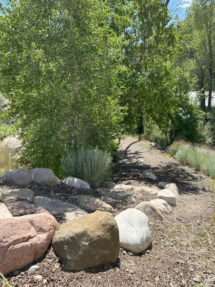 Trail head to private park - 219 Rosemary Ln