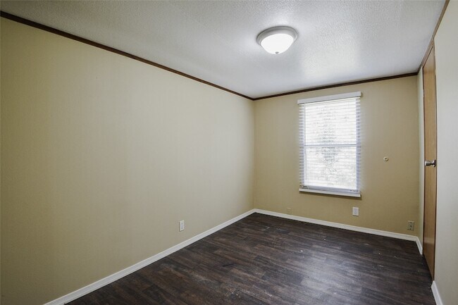 Building Photo - 132 Birchwood Dr