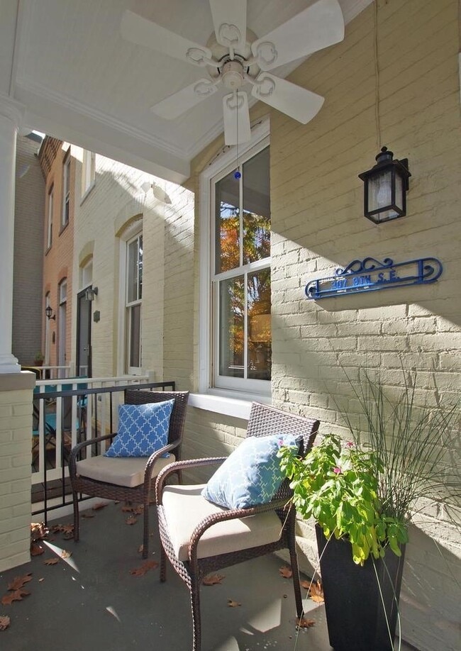 Building Photo - 307 9th St SE