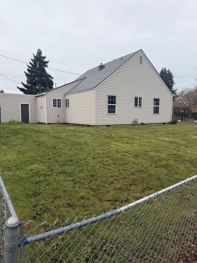 Building Photo - 260 E Sherman St