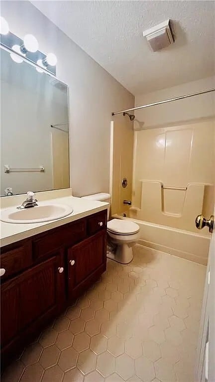 Building Photo - 441 Ayrault Rd