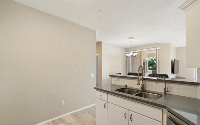 Building Photo - Move Right In! Two Bedrooms - North Scottsdale