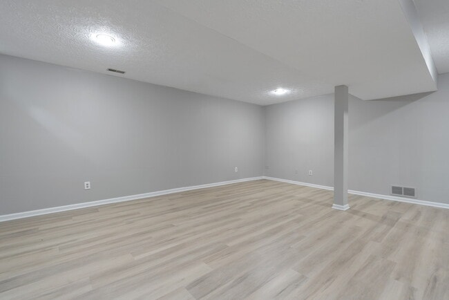 Building Photo - 6251 Tara Hill Dr