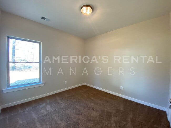 Building Photo - 308 Lakewood Ln
