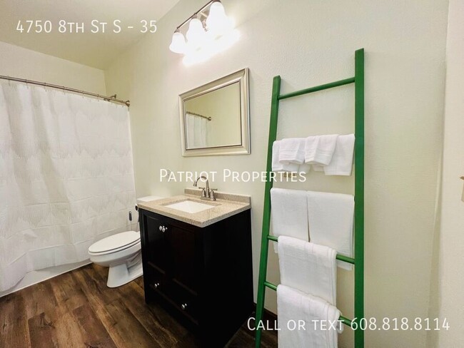 Building Photo - Fully Furnished Studio in Wisconsin Rapids...