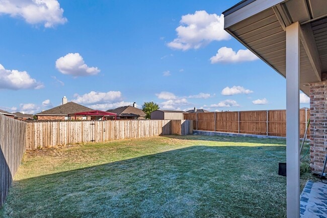 Building Photo - 705 E 95th St