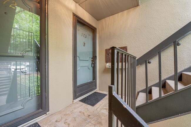 Building Photo - Spacious 2/2 Condo w/ Great Roommate Setup!