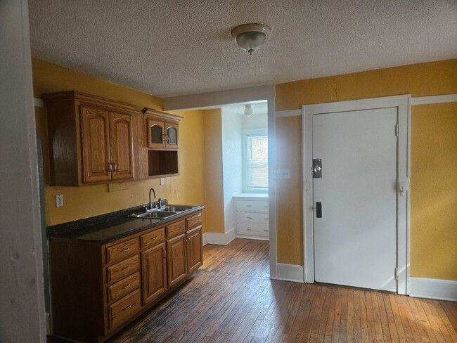 Building Photo - (DNT)3420NVelRPhillipsM