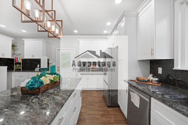 Building Photo - 1099 Pine Valley Rd