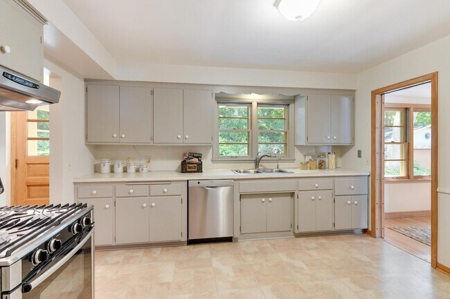 Building Photo - 4509 Laguna Dr