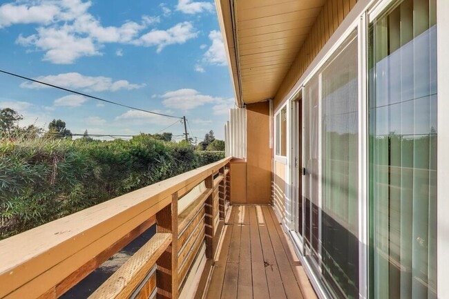 Building Photo - 22555 Linden St