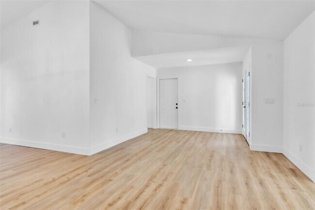 Building Photo - 1110 Woodcrest Ave