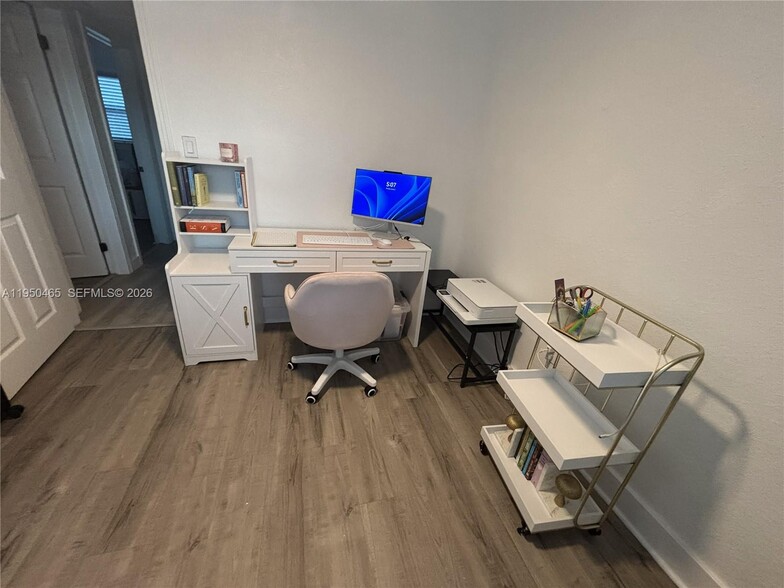 Building Photo - 5345 Avon Ct