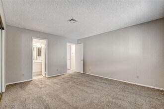 Building Photo - 2713 Otter Creek Ct