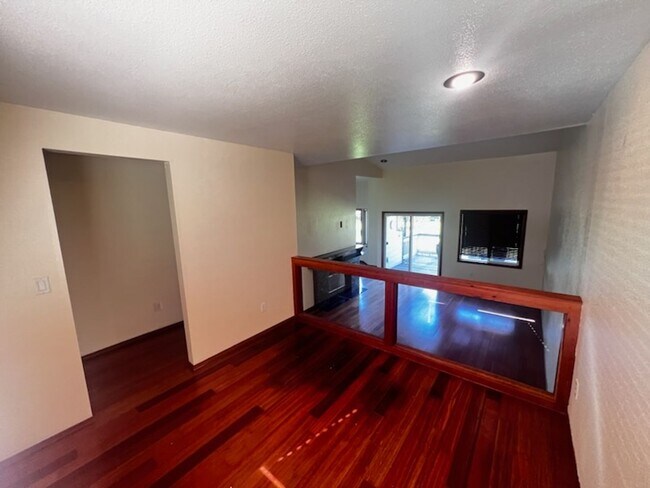 Building Photo - Condo with a golf course view