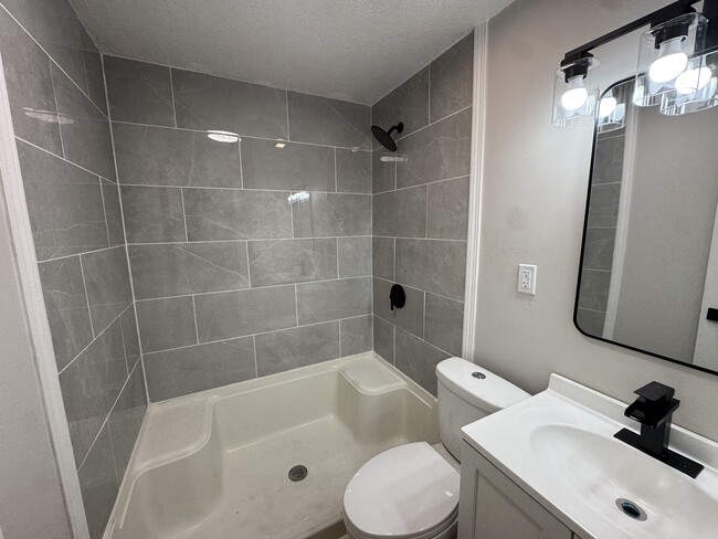 Building Photo - 5510 Arrowhead Blvd