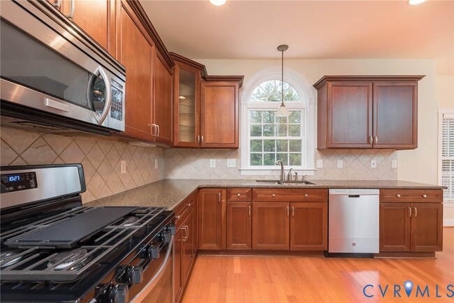 Building Photo - 11412 Pinedale Dr