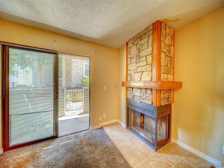 Building Photo - 922 S Walden St