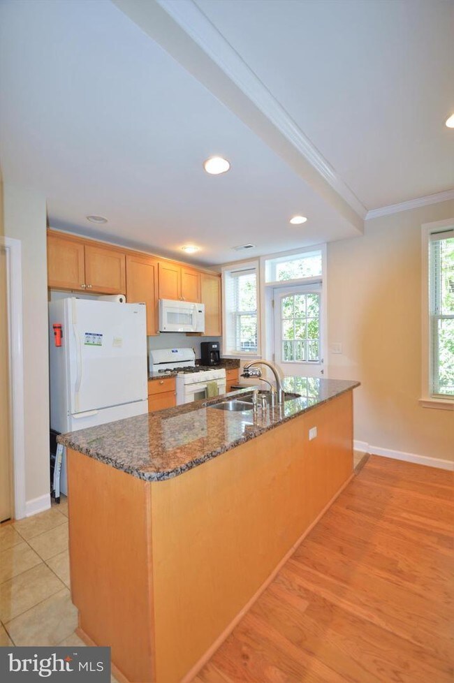 Building Photo - 720 K St NE