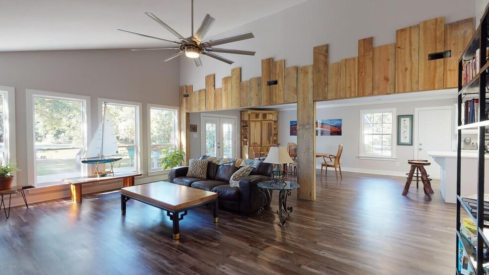 Great room with plenty of windows - 6002 Stern Ct