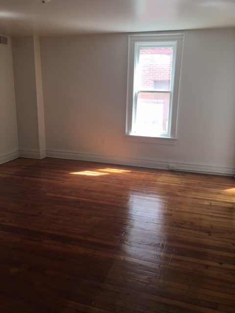 Building Photo - Spacious 2 bedroom apartment on the 2nd floor next to the Rail Trail York City