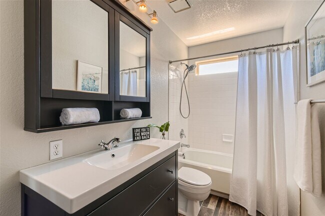 Building Photo - Beautifully Updated 3-Bedroom Home with Finished Basement in Gunbarrel