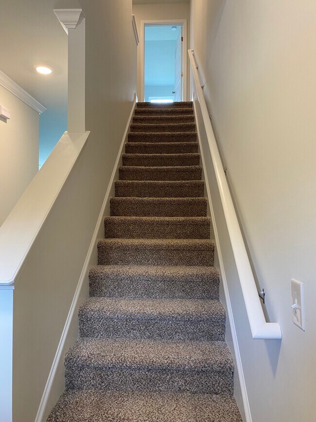 Stairs going up - 78 Horizon Ln