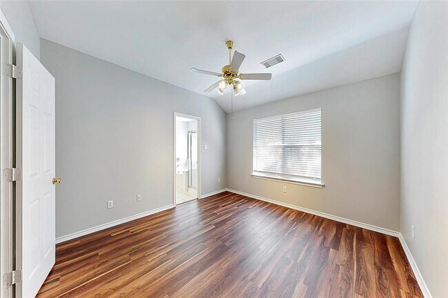 Building Photo - 107 N Camellia Grove Cir