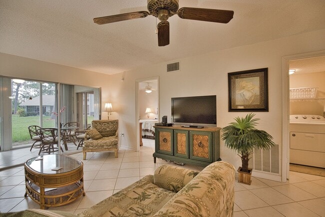 Building Photo - Seasonal Short-Term First Floor Condo in Pinebrook Lake Club Community with Community Pool!