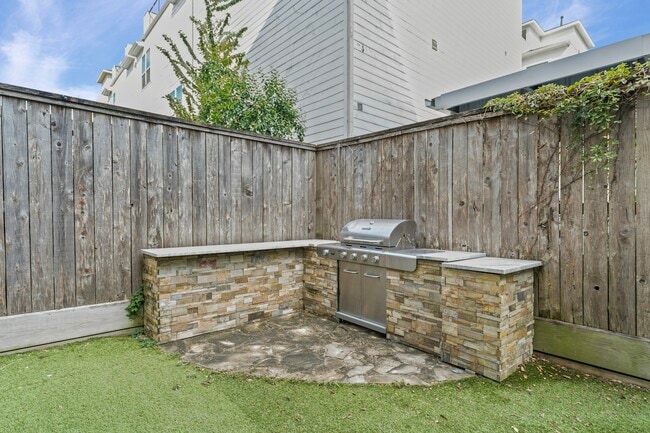 Building Photo - 1105 Fowler St