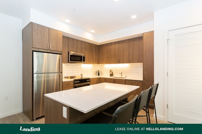 Building Photo - 9314 W Russell Rd