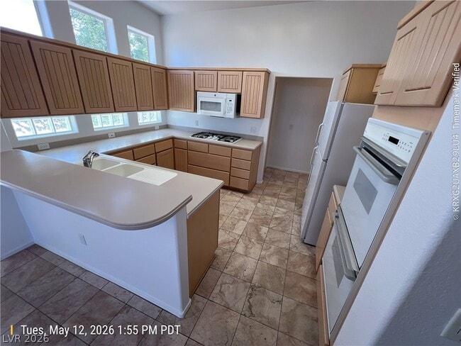 Building Photo - 2700 Vista Butte Dr