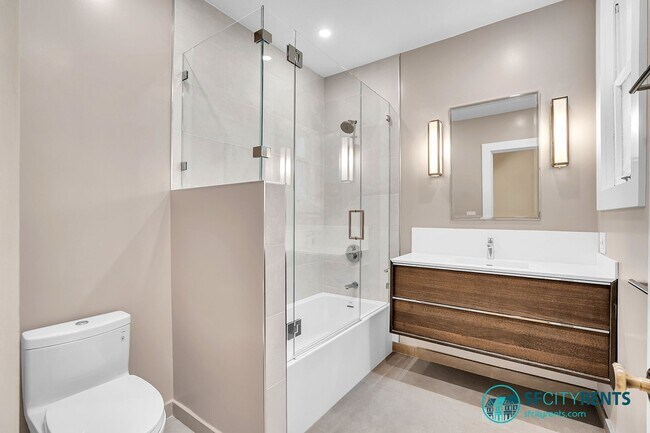 Building Photo - Pacific Heights: Remodeled Bi-Level Condo ...