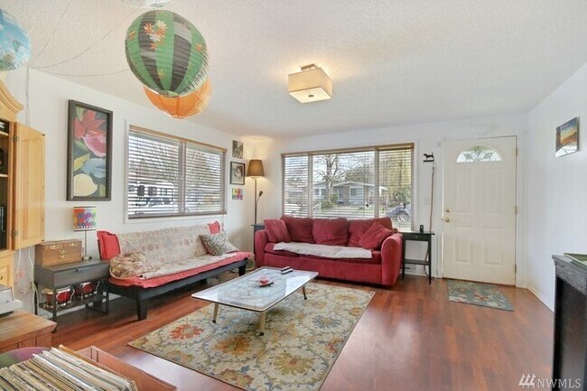 Building Photo - HOME SWEET HOME. .. 3 Bedroom Rambler with...