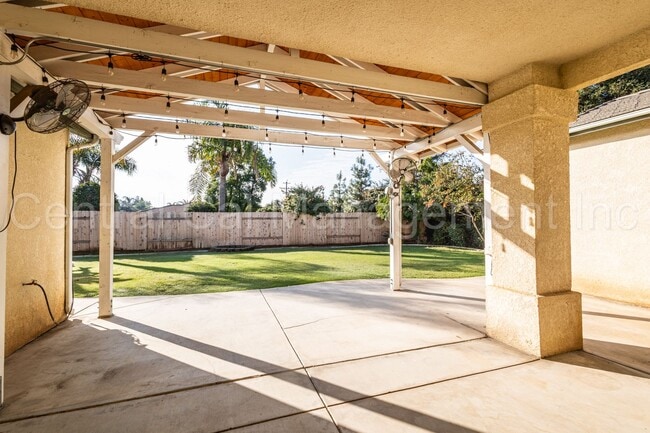 Building Photo - 4 Bedroom/3 Bath Home with Paid Solar - $3295 Per Month!