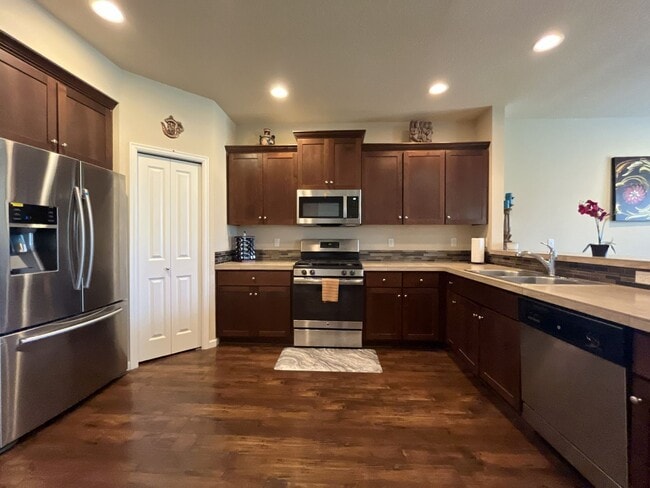 Building Photo - Stunning 4 Bedroom + Loft Bethany Home with Open Layout, Stainless Steel Kitchen, Two Car Garage ...
