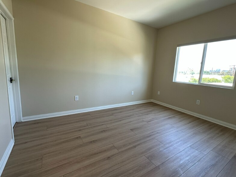 Building Photo - 22651 Del Valle St