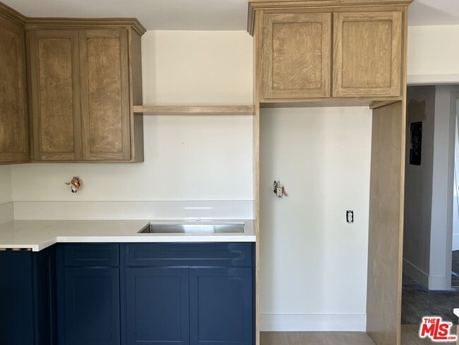 Building Photo - 1336 W 37th Dr