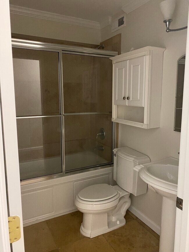 Building Photo - 3200 Rim Cove Dr