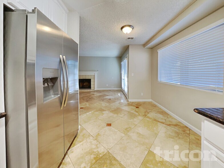 Building Photo - 3143 Regal Oak Dr