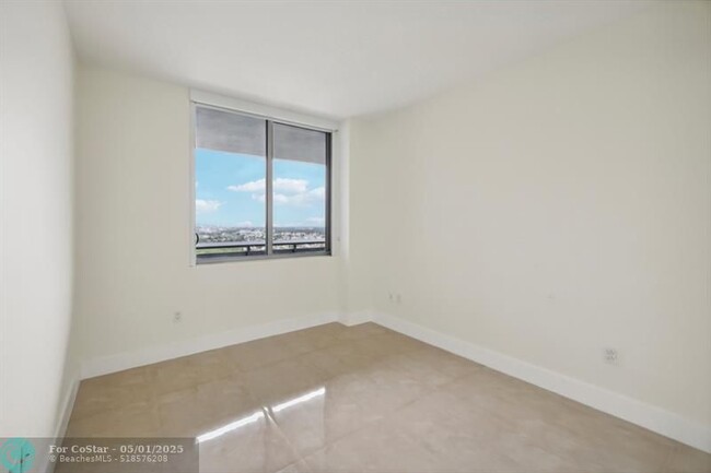 Building Photo - 16385 Biscayne Blvd