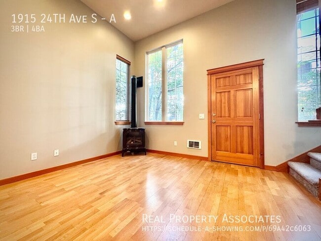 Building Photo - 1915 24th Ave S