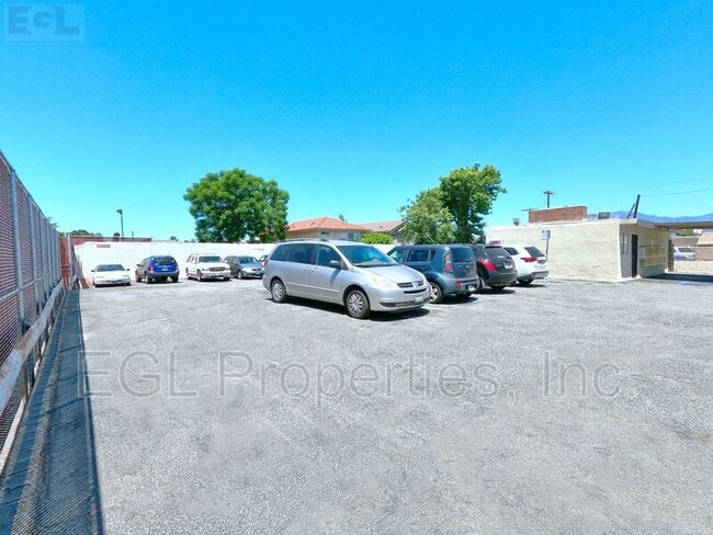 Building Photo - 3933 La Rica Ave