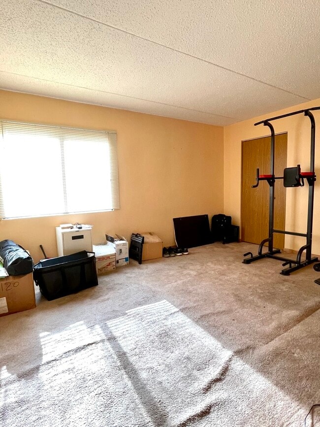 Building Photo - 450 Plum Creek Dr