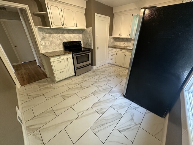 Building Photo - 1376 Darling St