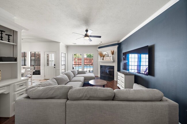 Building Photo - 13002 Golden Rainbow Dr
